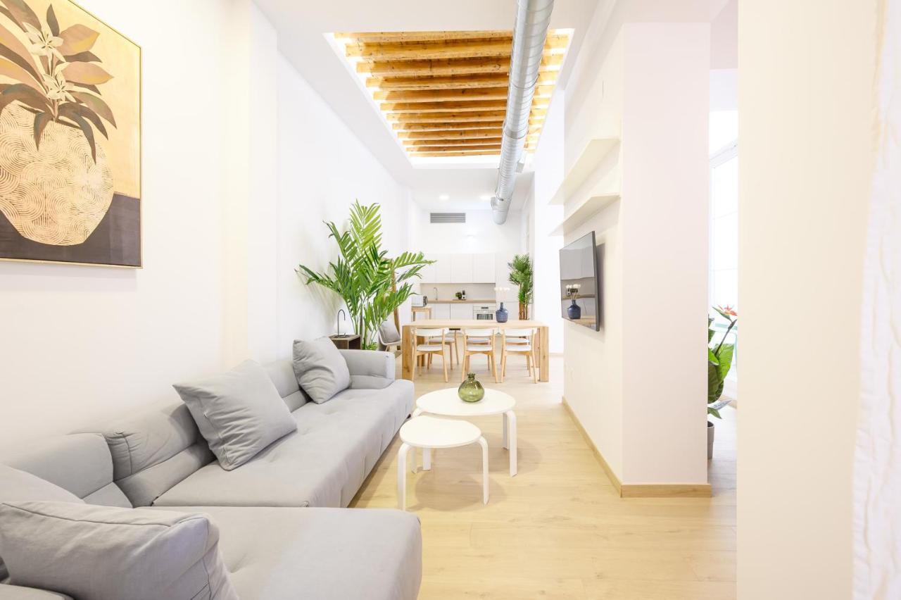 Modern 3 Bedroom, City Center With Patio & High Ceilings By 10Tosea مالقة المظهر الخارجي الصورة