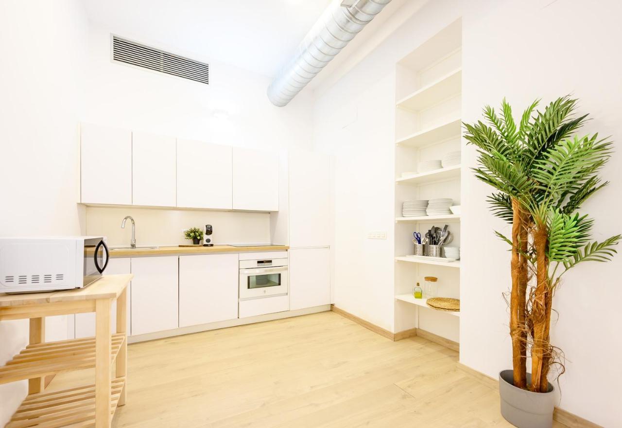 Modern 3 Bedroom, City Center With Patio & High Ceilings By 10Tosea مالقة المظهر الخارجي الصورة