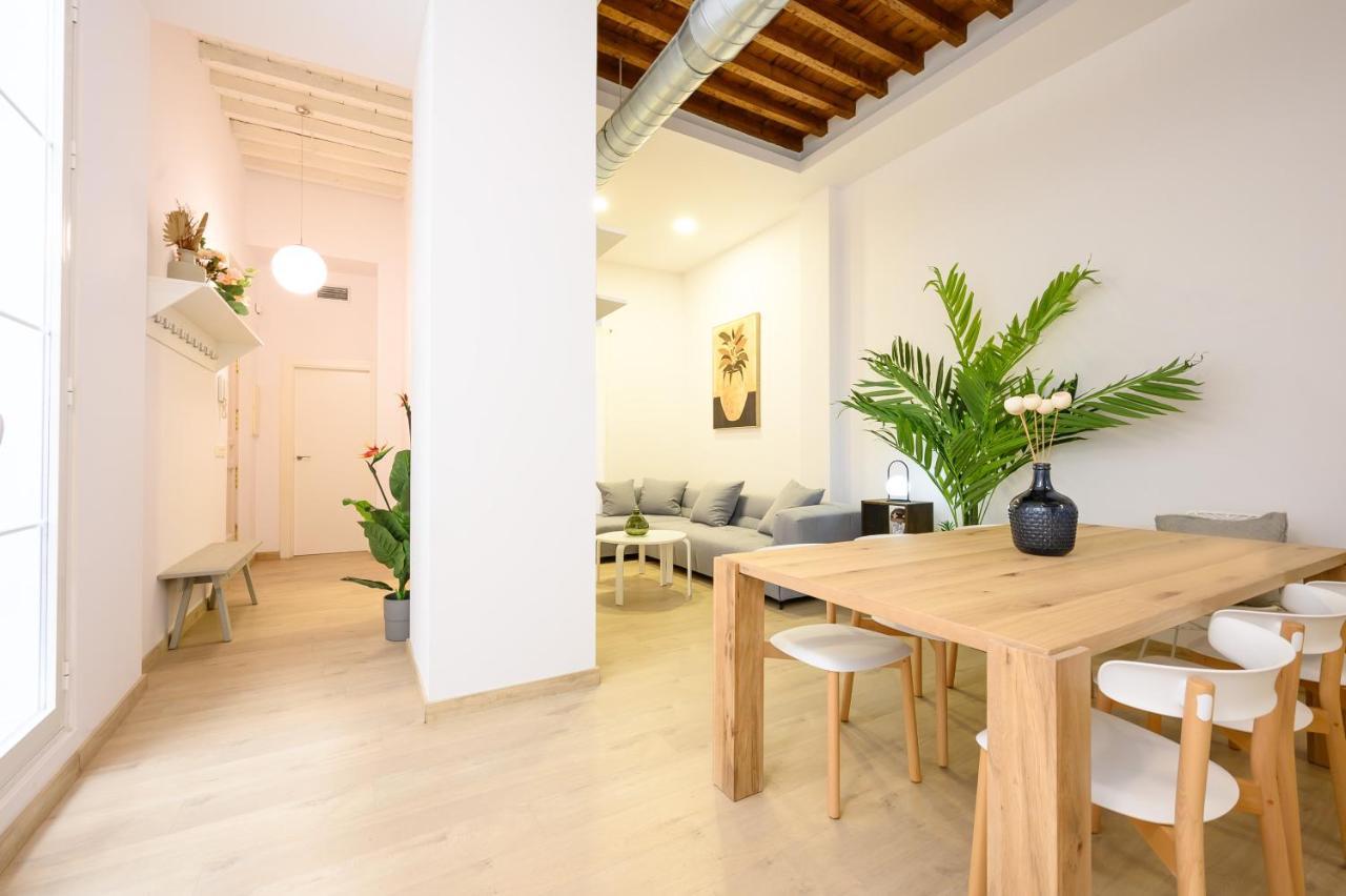 Modern 3 Bedroom, City Center With Patio & High Ceilings By 10Tosea مالقة المظهر الخارجي الصورة