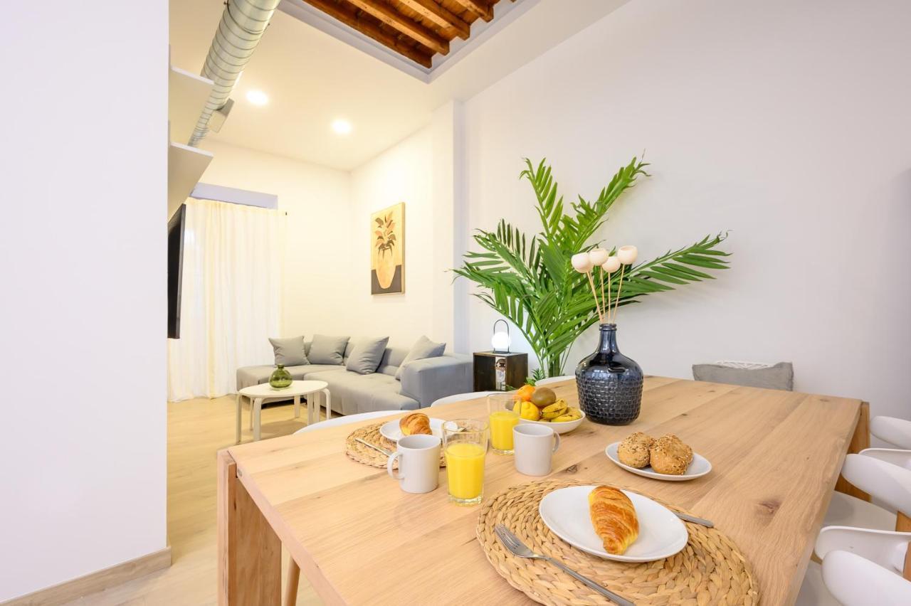 Modern 3 Bedroom, City Center With Patio & High Ceilings By 10Tosea مالقة المظهر الخارجي الصورة