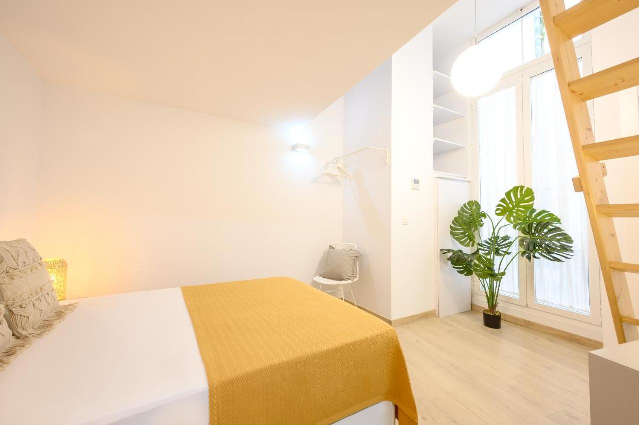 Modern 3 Bedroom, City Center With Patio & High Ceilings By 10Tosea مالقة المظهر الخارجي الصورة